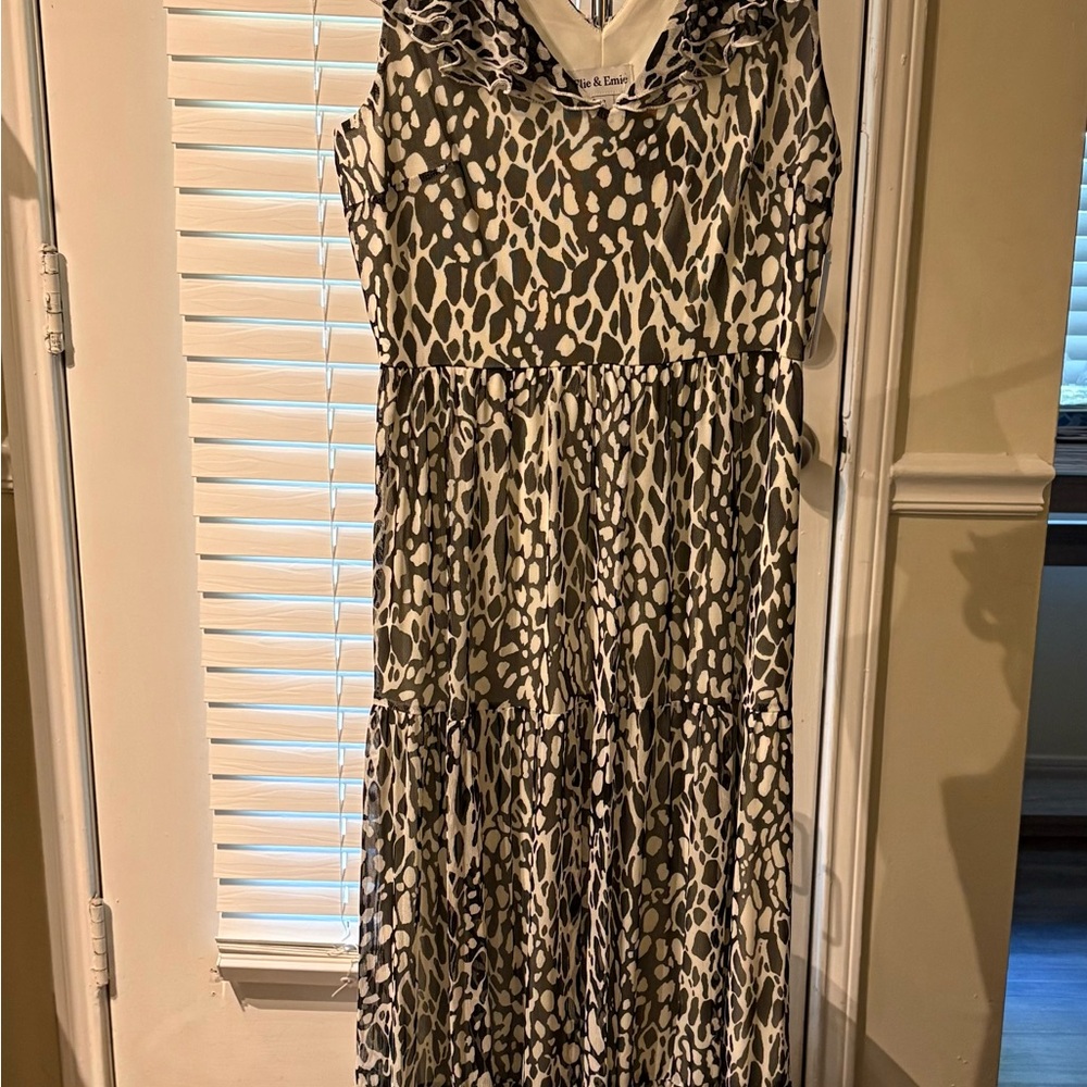 Stylish Sleeveless Maxi Dress in Black and White